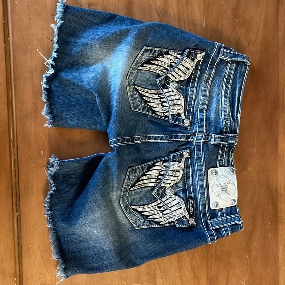 Miss Me Mid Rise Mid Shorts Size 27